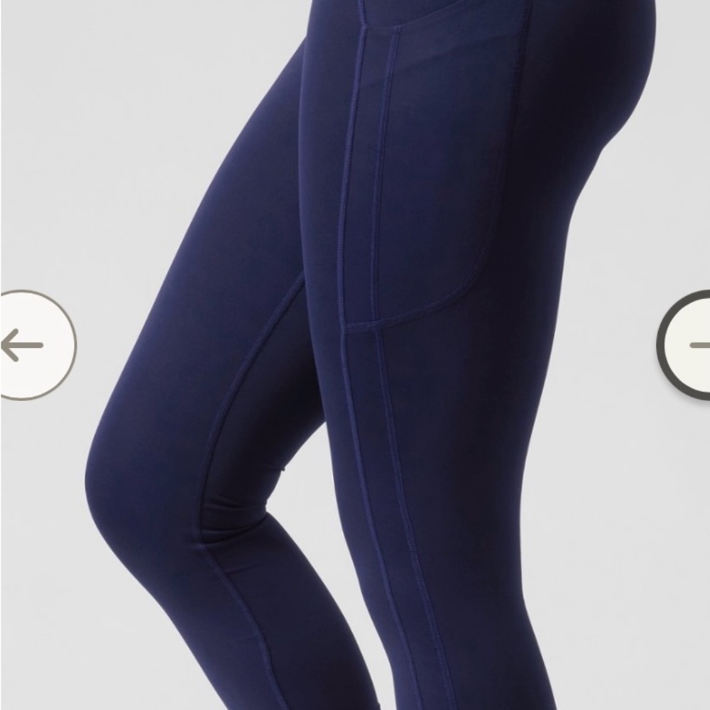 Athleta ultimate stash capri leggings M. Navy blue